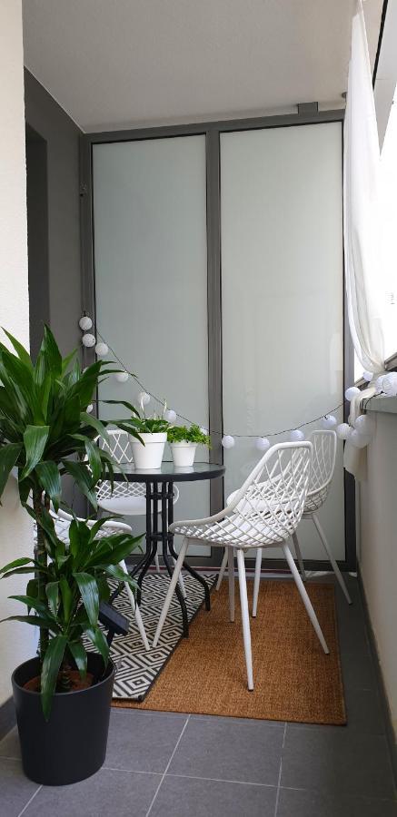 Bit Eccentric With The Balcony Apartment Варшава Екстериор снимка