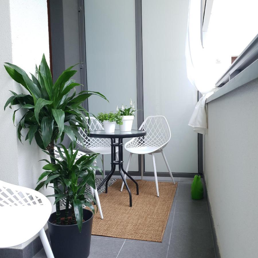 Bit Eccentric With The Balcony Apartment Варшава Екстериор снимка